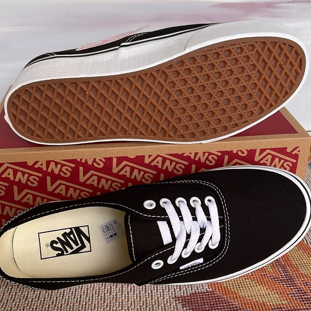Vans Men’s Authentic Stacked
Canvas Black/True White
VN0A5KXXBMX
Platforms - Picture 3 of 16